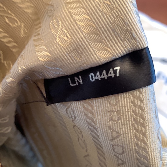 Prada handbag - Picture 6 of 7